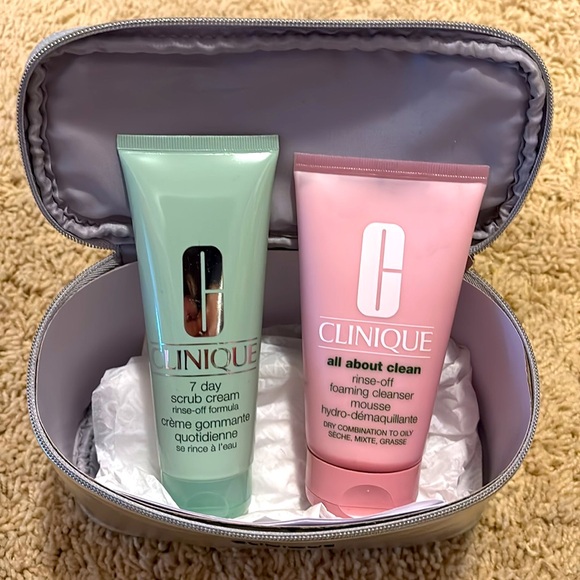 Bundle of 3 pcs Clinique 7 Day Scrub & Rinse Off Cleanser + Silver Cosmetic Bag